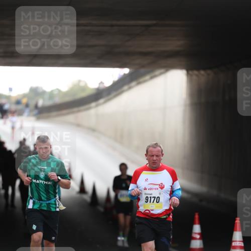 05.10.2025 - 20. swb-Marathon Bremen Michael Strokosch http://msf.ph/oto/9210785 05.10.2025 10:39:20 Laufen 9170 meine-sportfotos.de