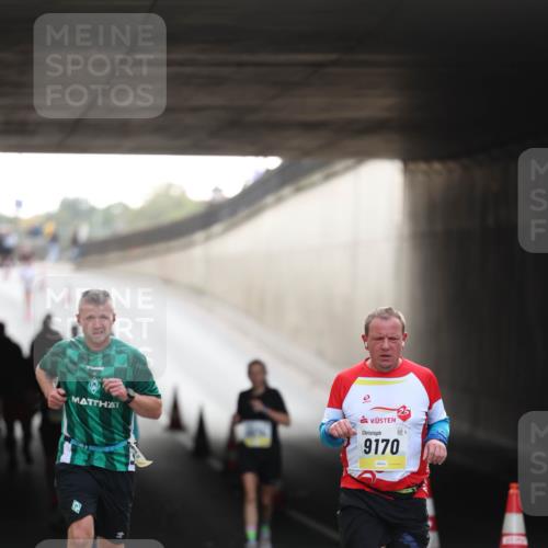 05.10.2025 - 20. swb-Marathon Bremen Michael Strokosch http://msf.ph/oto/9210788 05.10.2025 10:39:21 Laufen 9170 meine-sportfotos.de