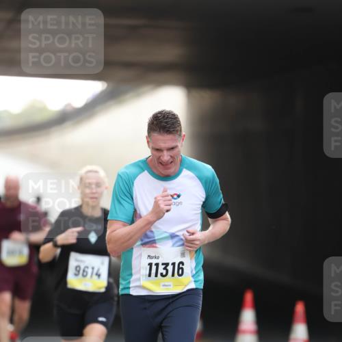 05.10.2025 - 20. swb-Marathon Bremen Michael Strokosch http://msf.ph/oto/9210791 05.10.2025 10:39:26 Laufen 9614, 11316 meine-sportfotos.de