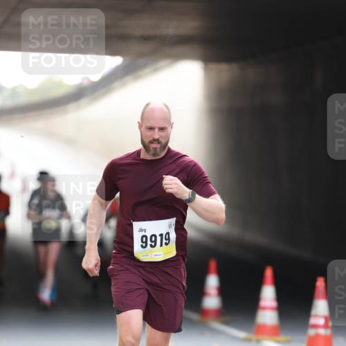 05.10.2025 - 20. swb-Marathon Bremen Michael Strokosch http://msf.ph/oto/9210803 05.10.2025 10:39:30 Laufen 9919, 02589 meine-sportfotos.de