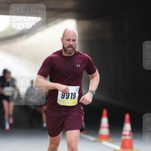 05.10.2025 - 20. swb-Marathon Bremen Michael Strokosch http://msf.ph/oto/9210805 05.10.2025 10:39:30 Laufen 9919, 02589 meine-sportfotos.de
