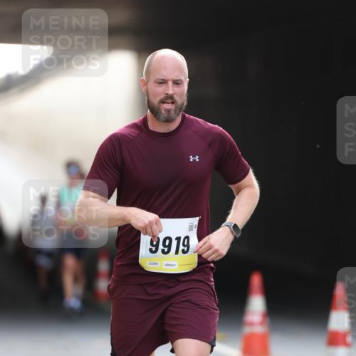05.10.2025 - 20. swb-Marathon Bremen Michael Strokosch http://msf.ph/oto/9210808 05.10.2025 10:39:31 Laufen 9919, 02589 meine-sportfotos.de