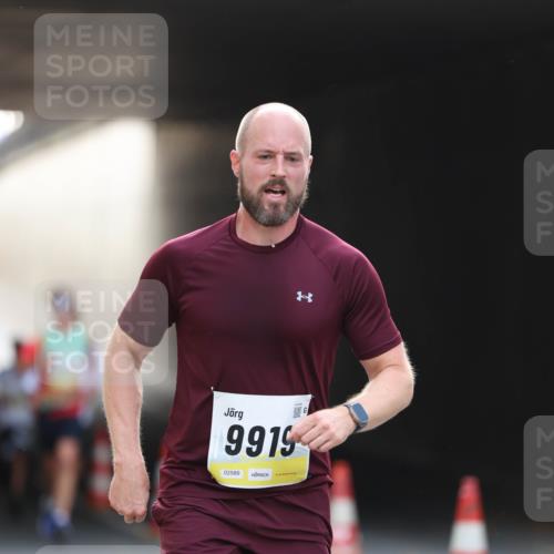 05.10.2025 - 20. swb-Marathon Bremen Michael Strokosch http://msf.ph/oto/9210809 05.10.2025 10:39:31 Laufen 9919, 02589 meine-sportfotos.de