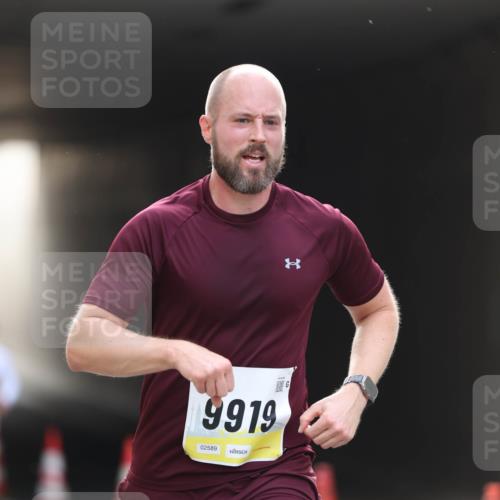 05.10.2025 - 20. swb-Marathon Bremen Michael Strokosch http://msf.ph/oto/9210811 05.10.2025 10:39:32 Laufen 9919, 02589 meine-sportfotos.de