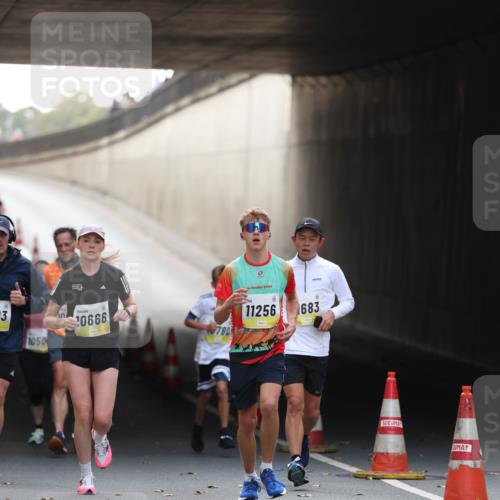 05.10.2025 - 20. swb-Marathon Bremen Michael Strokosch http://msf.ph/oto/9210814 05.10.2025 10:39:33 Laufen 3, 1050, 10, 0666, 780, 11256, 1683 meine-sportfotos.de