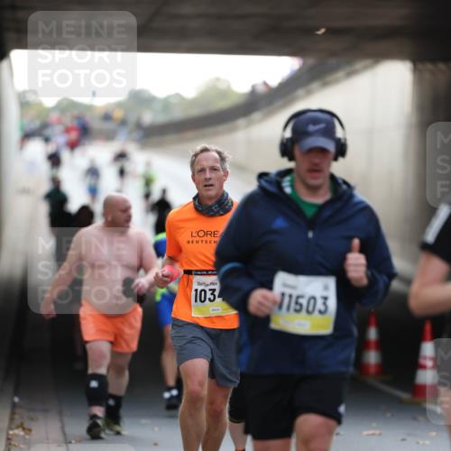 05.10.2025 - 20. swb-Marathon Bremen Michael Strokosch http://msf.ph/oto/9210827 05.10.2025 10:39:38 Laufen 103, 11503 meine-sportfotos.de