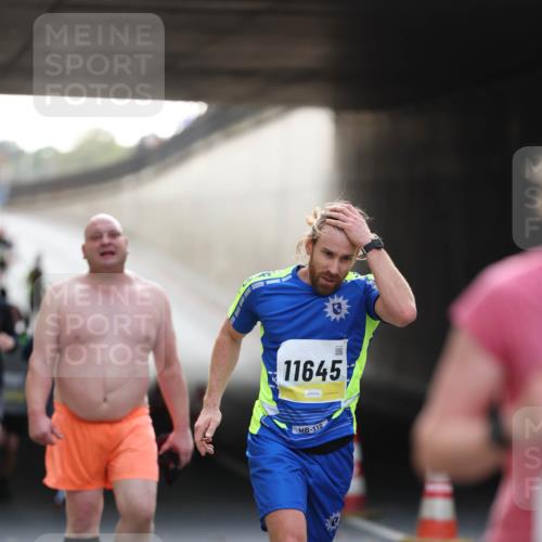 05.10.2025 - 20. swb-Marathon Bremen Michael Strokosch http://msf.ph/oto/9210829 05.10.2025 10:39:42 Laufen 11645, 110 meine-sportfotos.de