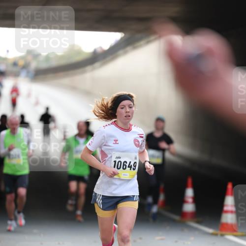 05.10.2025 - 20. swb-Marathon Bremen Michael Strokosch http://msf.ph/oto/9210836 05.10.2025 10:39:49 Laufen 10649 meine-sportfotos.de
