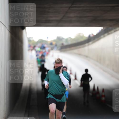 05.10.2025 - 20. swb-Marathon Bremen Michael Strokosch http://msf.ph/oto/9210855 05.10.2025 10:39:56 Laufen  meine-sportfotos.de