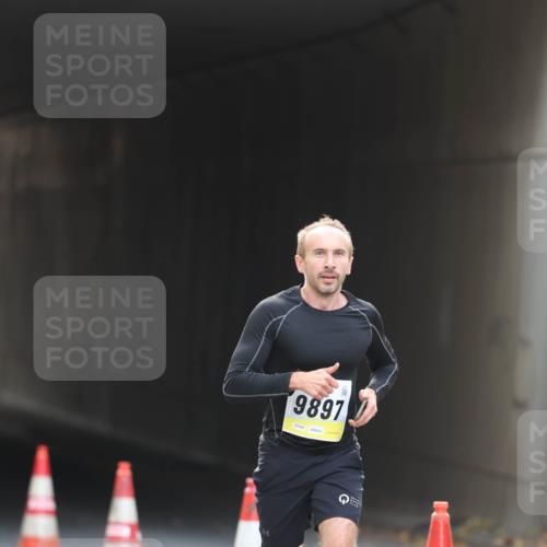 05.10.2025 - 20. swb-Marathon Bremen Michael Strokosch http://msf.ph/oto/9210870 05.10.2025 10:40:05 Laufen 9897 meine-sportfotos.de