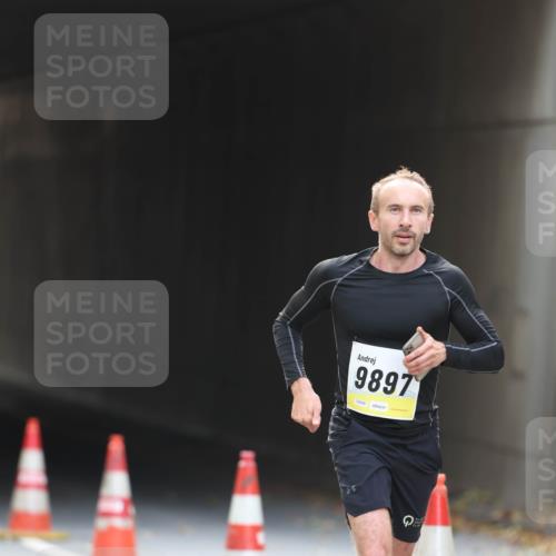 05.10.2025 - 20. swb-Marathon Bremen Michael Strokosch http://msf.ph/oto/9210872 05.10.2025 10:40:05 Laufen 9897 meine-sportfotos.de