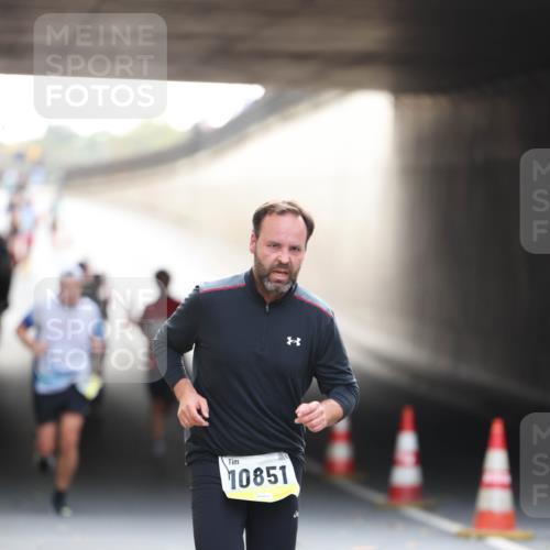 05.10.2025 - 20. swb-Marathon Bremen Michael Strokosch http://msf.ph/oto/9210873 05.10.2025 10:40:06 Laufen 10851 meine-sportfotos.de