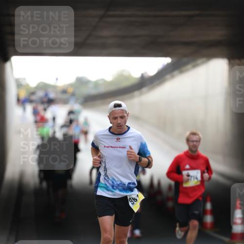 05.10.2025 - 20. swb-Marathon Bremen Michael Strokosch http://msf.ph/oto/9210880 05.10.2025 10:40:10 Laufen 18, 98, 714 meine-sportfotos.de