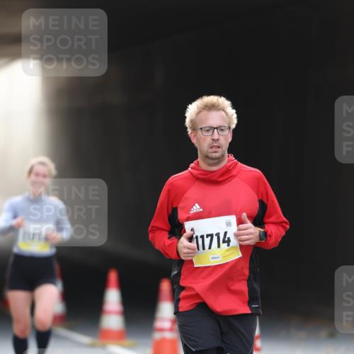 05.10.2025 - 20. swb-Marathon Bremen Michael Strokosch http://msf.ph/oto/9210889 05.10.2025 10:40:14 Laufen 11714 meine-sportfotos.de