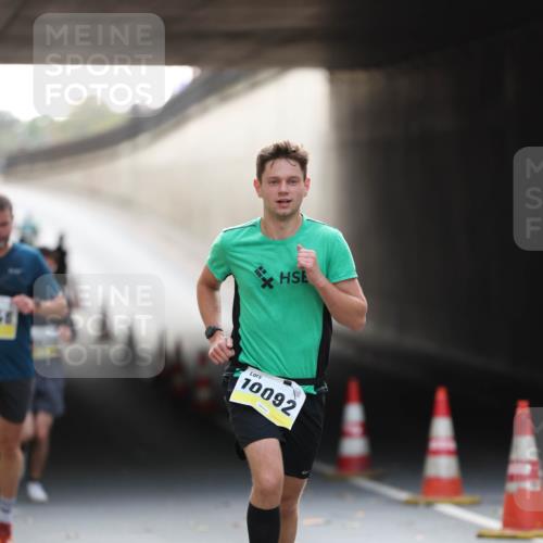 05.10.2025 - 20. swb-Marathon Bremen Michael Strokosch http://msf.ph/oto/9210899 05.10.2025 10:40:17 Laufen 10092 meine-sportfotos.de