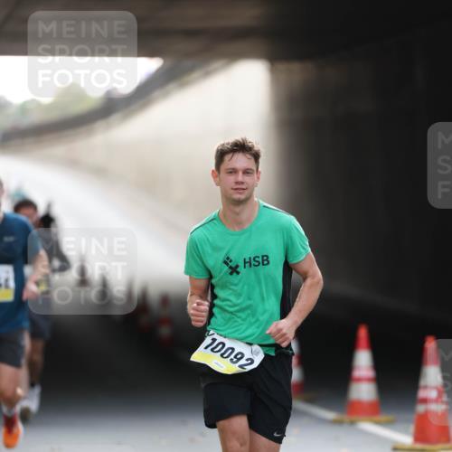 05.10.2025 - 20. swb-Marathon Bremen Michael Strokosch http://msf.ph/oto/9210900 05.10.2025 10:40:17 Laufen 10092 meine-sportfotos.de