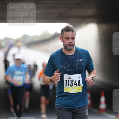 05.10.2025 - 20. swb-Marathon Bremen Michael Strokosch http://msf.ph/oto/9210911 05.10.2025 10:40:21 Laufen 11346, 11346 meine-sportfotos.de