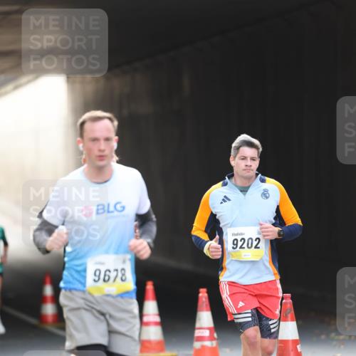 05.10.2025 - 20. swb-Marathon Bremen Michael Strokosch http://msf.ph/oto/9210930 05.10.2025 10:40:31 Laufen 9678, 9202 meine-sportfotos.de