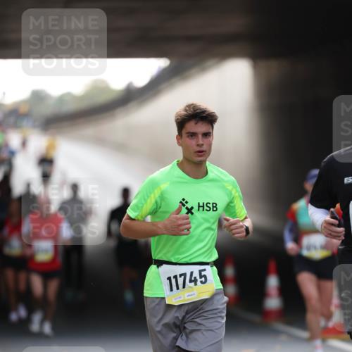 05.10.2025 - 20. swb-Marathon Bremen Michael Strokosch http://msf.ph/oto/9210932 05.10.2025 10:40:32 Laufen 11745, 02180 meine-sportfotos.de