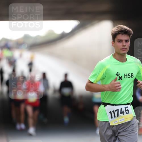 05.10.2025 - 20. swb-Marathon Bremen Michael Strokosch http://msf.ph/oto/9210935 05.10.2025 10:40:33 Laufen 11745, 11745, 02180 meine-sportfotos.de