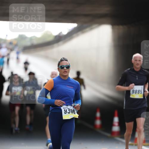 05.10.2025 - 20. swb-Marathon Bremen Michael Strokosch http://msf.ph/oto/9210971 05.10.2025 10:40:50 Laufen 9396, 9885 meine-sportfotos.de