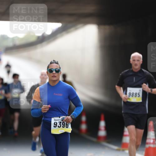 05.10.2025 - 20. swb-Marathon Bremen Michael Strokosch http://msf.ph/oto/9210973 05.10.2025 10:40:51 Laufen 9885, 9396, 1 meine-sportfotos.de