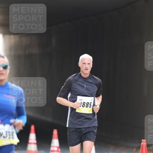 05.10.2025 - 20. swb-Marathon Bremen Michael Strokosch http://msf.ph/oto/9210975 05.10.2025 10:40:52 Laufen 396, 885 meine-sportfotos.de