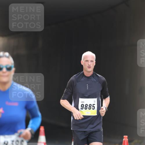 05.10.2025 - 20. swb-Marathon Bremen Michael Strokosch http://msf.ph/oto/9210977 05.10.2025 10:40:52 Laufen 9396, 9885 meine-sportfotos.de