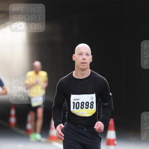 05.10.2025 - 20. swb-Marathon Bremen Michael Strokosch http://msf.ph/oto/9210981 05.10.2025 10:40:55 Laufen 10898, 02628 meine-sportfotos.de