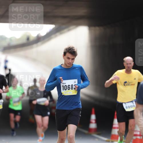 05.10.2025 - 20. swb-Marathon Bremen Michael Strokosch http://msf.ph/oto/9210986 05.10.2025 10:40:57 Laufen 10682, 8000 meine-sportfotos.de