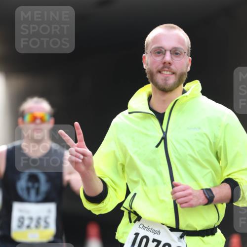 05.10.2025 - 20. swb-Marathon Bremen Michael Strokosch http://msf.ph/oto/9211007 05.10.2025 10:41:07 Laufen 9285, 10792 meine-sportfotos.de