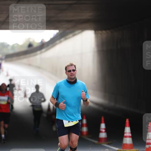 05.10.2025 - 20. swb-Marathon Bremen Michael Strokosch http://msf.ph/oto/9211016 05.10.2025 10:41:12 Laufen  meine-sportfotos.de