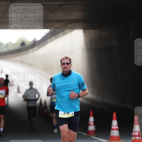 05.10.2025 - 20. swb-Marathon Bremen Michael Strokosch http://msf.ph/oto/9211017 05.10.2025 10:41:12 Laufen 8 meine-sportfotos.de