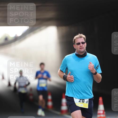 05.10.2025 - 20. swb-Marathon Bremen Michael Strokosch http://msf.ph/oto/9211022 05.10.2025 10:41:13 Laufen 208 meine-sportfotos.de