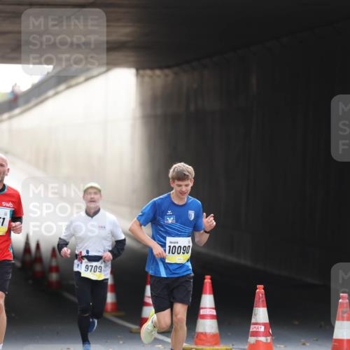 05.10.2025 - 20. swb-Marathon Bremen Michael Strokosch http://msf.ph/oto/9211023 05.10.2025 10:41:16 Laufen 51, 9709, 10090 meine-sportfotos.de