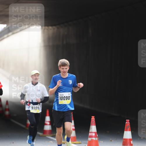05.10.2025 - 20. swb-Marathon Bremen Michael Strokosch http://msf.ph/oto/9211025 05.10.2025 10:41:16 Laufen 10090, 9709 meine-sportfotos.de