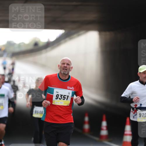 05.10.2025 - 20. swb-Marathon Bremen Michael Strokosch http://msf.ph/oto/9211029 05.10.2025 10:41:18 Laufen 91, 04, 9351, 01911, 970 meine-sportfotos.de