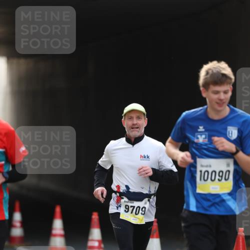 05.10.2025 - 20. swb-Marathon Bremen Michael Strokosch http://msf.ph/oto/9211031 05.10.2025 10:41:19 Laufen 9709, 10090 meine-sportfotos.de
