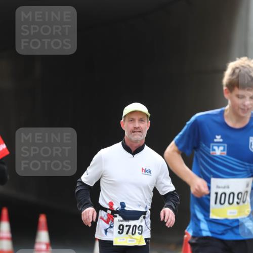05.10.2025 - 20. swb-Marathon Bremen Michael Strokosch http://msf.ph/oto/9211033 05.10.2025 10:41:20 Laufen 9709, 02155, 10090 meine-sportfotos.de