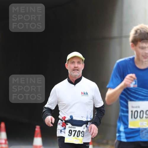 05.10.2025 - 20. swb-Marathon Bremen Michael Strokosch http://msf.ph/oto/9211034 05.10.2025 10:41:20 Laufen 9709, 1009 meine-sportfotos.de