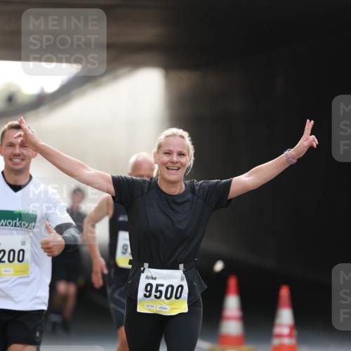 05.10.2025 - 20. swb-Marathon Bremen Michael Strokosch http://msf.ph/oto/9211037 05.10.2025 10:41:22 Laufen 200, 9, 9500, 02193 meine-sportfotos.de