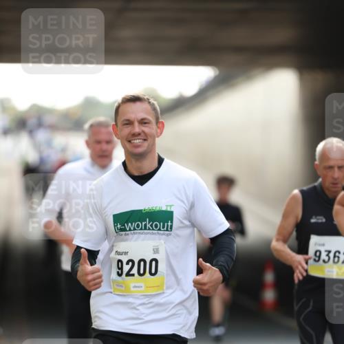05.10.2025 - 20. swb-Marathon Bremen Michael Strokosch http://msf.ph/oto/9211039 05.10.2025 10:41:23 Laufen 9200, 02076, 9362 meine-sportfotos.de