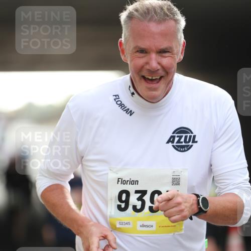 05.10.2025 - 20. swb-Marathon Bremen Michael Strokosch http://msf.ph/oto/9211047 05.10.2025 10:41:26 Laufen 939, 02345, 20 meine-sportfotos.de