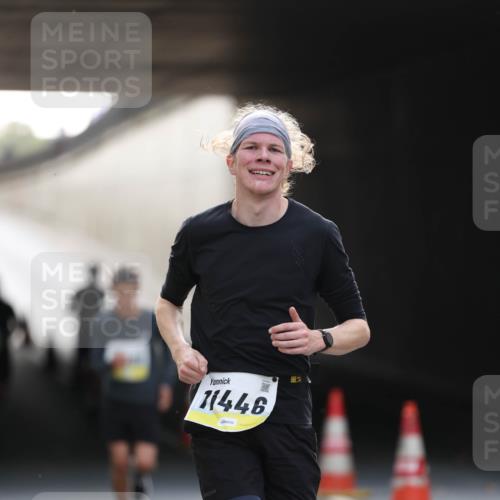 05.10.2025 - 20. swb-Marathon Bremen Michael Strokosch http://msf.ph/oto/9211062 05.10.2025 10:41:35 Laufen 11446 meine-sportfotos.de