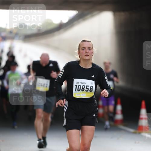 05.10.2025 - 20. swb-Marathon Bremen Michael Strokosch http://msf.ph/oto/9211069 05.10.2025 10:41:39 Laufen 10858, 02678 meine-sportfotos.de