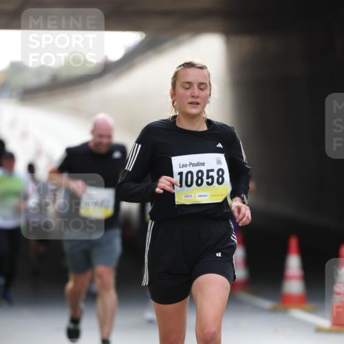 05.10.2025 - 20. swb-Marathon Bremen Michael Strokosch http://msf.ph/oto/9211071 05.10.2025 10:41:40 Laufen 10858, 02678, 1 meine-sportfotos.de