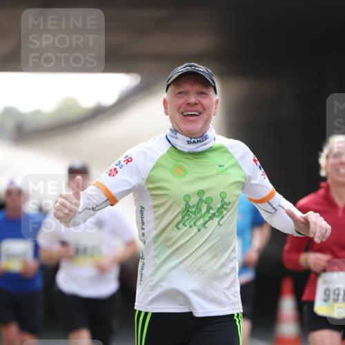 05.10.2025 - 20. swb-Marathon Bremen Michael Strokosch http://msf.ph/oto/9211083 05.10.2025 10:41:46 Laufen 996 meine-sportfotos.de