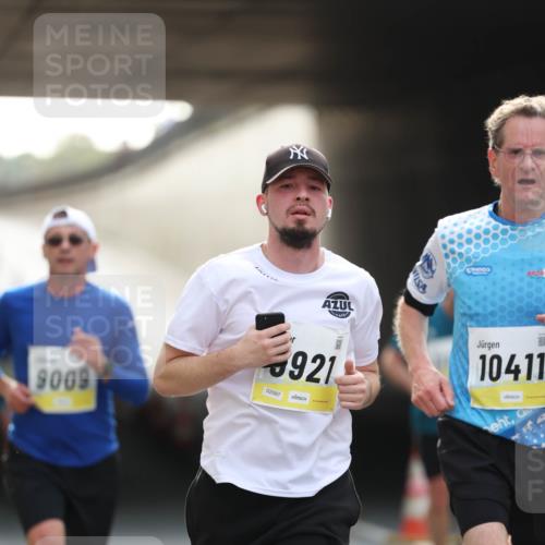 05.10.2025 - 20. swb-Marathon Bremen Michael Strokosch http://msf.ph/oto/9211088 05.10.2025 10:41:48 Laufen 921, 10411, 9009, 02097 meine-sportfotos.de