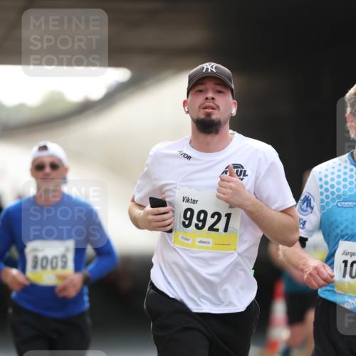 05.10.2025 - 20. swb-Marathon Bremen Michael Strokosch http://msf.ph/oto/9211089 05.10.2025 10:41:48 Laufen 9921, 02097, 10 meine-sportfotos.de
