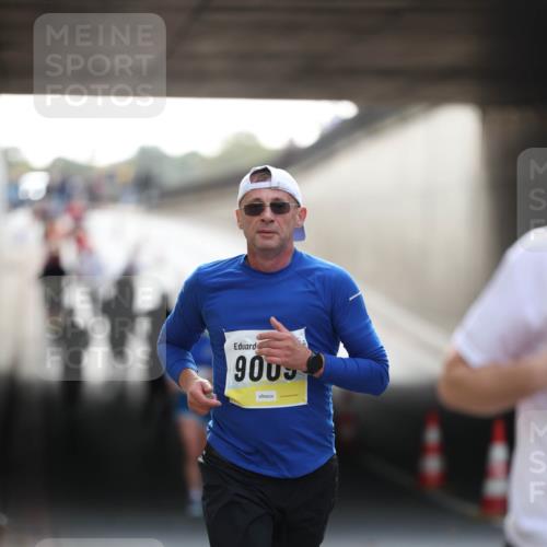 05.10.2025 - 20. swb-Marathon Bremen Michael Strokosch http://msf.ph/oto/9211090 05.10.2025 10:41:48 Laufen 9005 meine-sportfotos.de